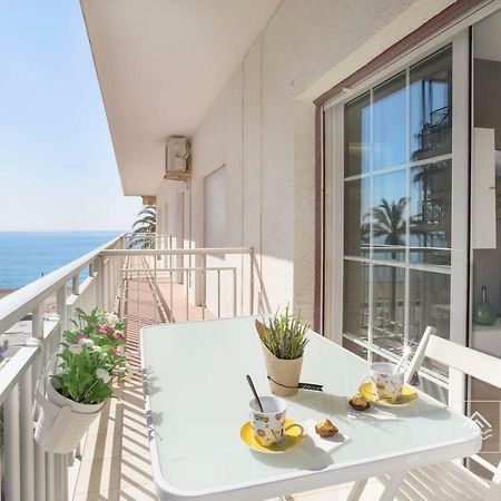 S12 - Beach Front Apartment --Free Wifi- Салоу Экстерьер фото