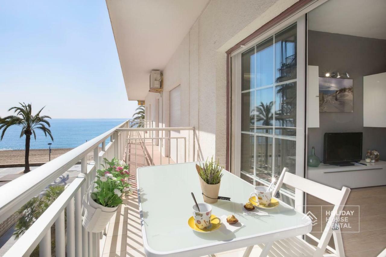 S12 - Beach Front Apartment --Free Wifi- Салоу Экстерьер фото